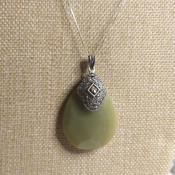 JADEITE  STERLING MARCASITE TEARDROP NECKLACE VINTAGE - Picture 1 of 8
